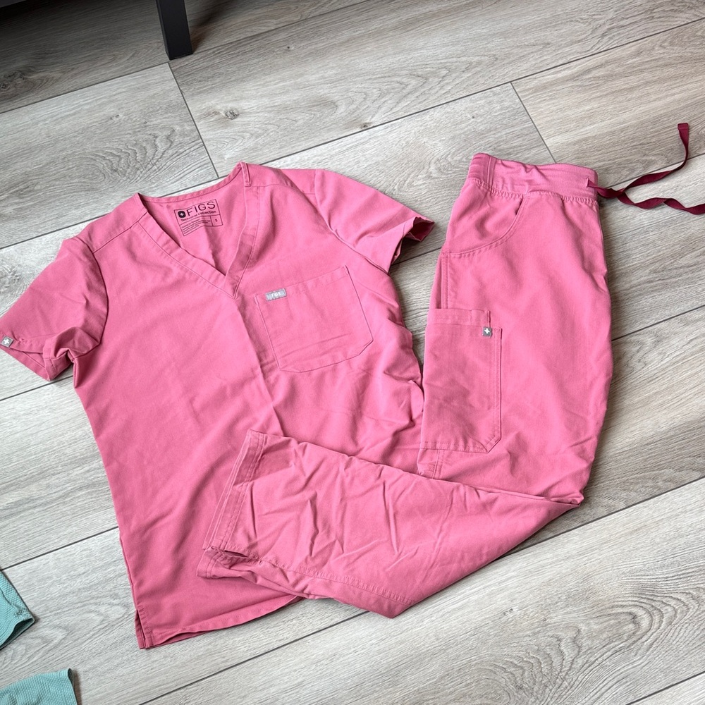 Figs Pink Scrub set